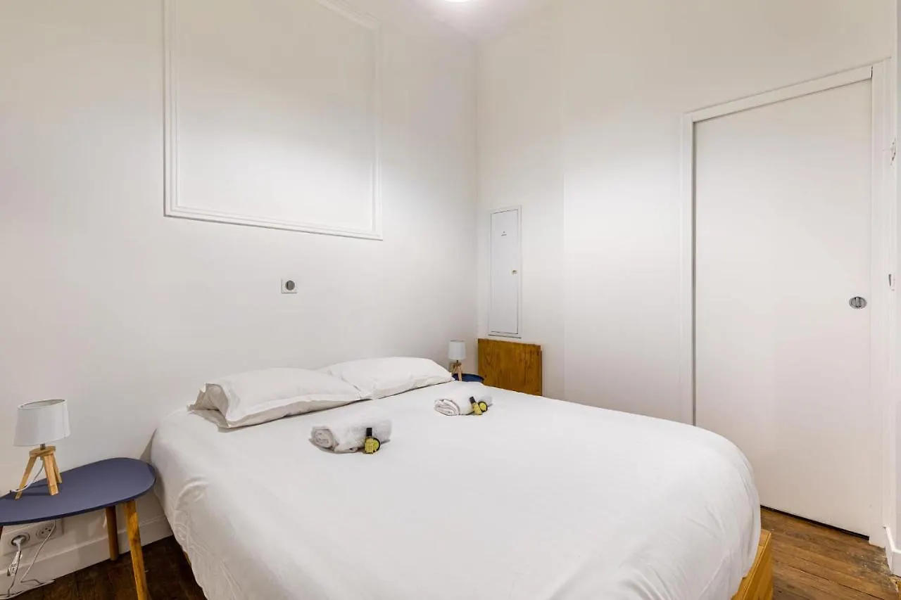 Guestready - Mellow Yellow In The 19Th Paris France